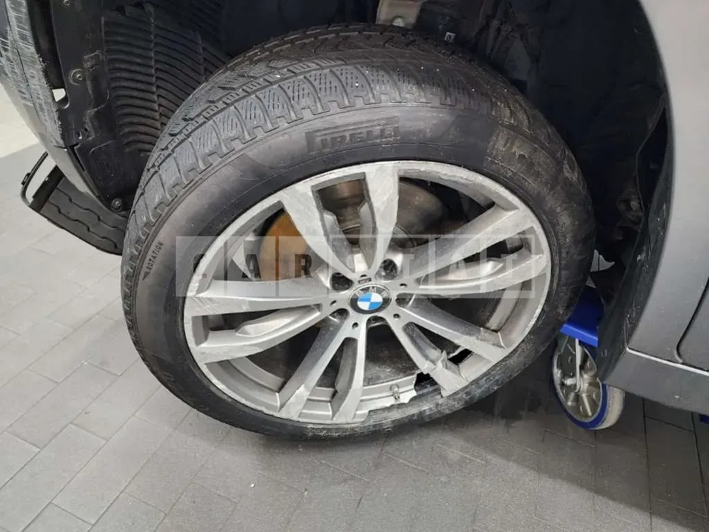Photo 2 of 40: 2018 BMW X6 xDrive 40d, VIN WBAKV4101J0X02830 — Korean insurance auction