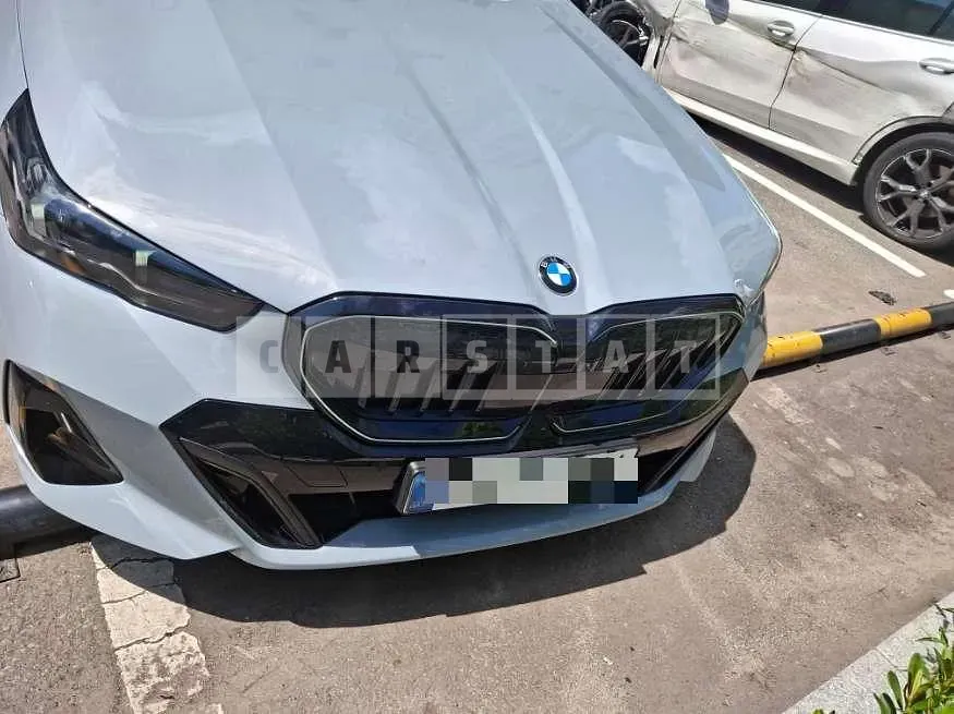 Photo 2 of 10: 2024 BMW 520i — Korean insurance auction