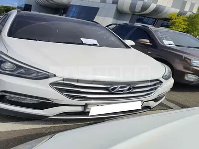 Photo 1 of 8: 2016 Hyundai Santa Fe, VIN KMHSW81UBGU636357 — Korean insurance auction