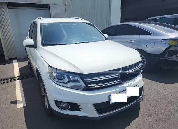 Photo 2 of 17: 2015 Volkswagen Tiguan 2.0 TDI Blue Motion — Korean insurance auction
