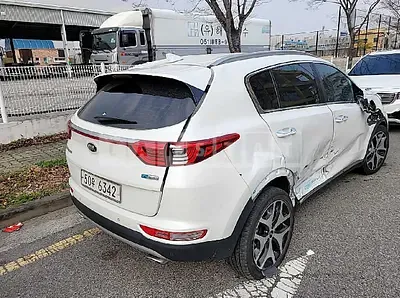 Photo 1 of 19: 2018 Kia Sportage, VIN KNAPR813BJK396095 — Korean insurance auction