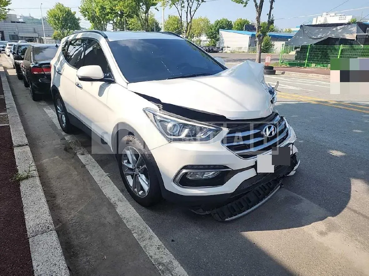 Photo 2 of 9: 2016 Hyundai Santa Fe DM — Korean insurance auction
