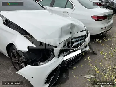 Photo 1 of 12: 2019 Mercedes-Benz E300, VIN WDDZF4JB3KA601953 — Korean insurance auction