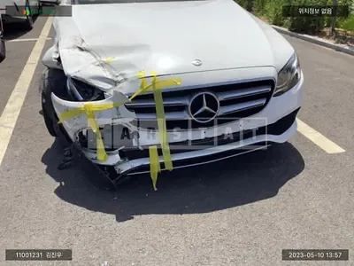 Photo 1 of 13: 2017 Mercedes-Benz E300, VIN WDDZF4KB0HA194939 — Korean insurance auction