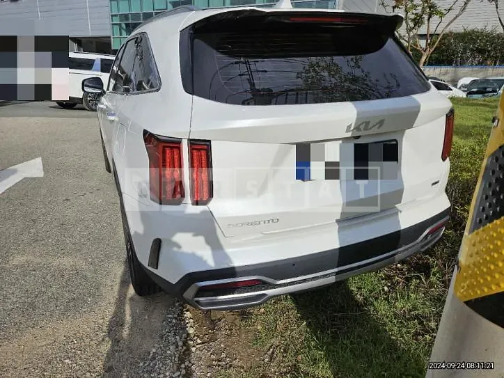 Photo 2 of 26: 2023 Kia Sorento Hybrid — Korean insurance auction