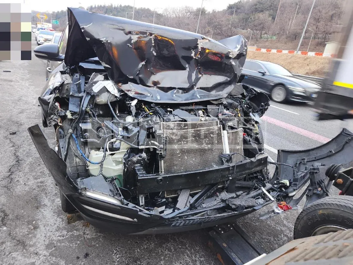 Photo 2 of 6: 2016 Hyundai Tucson TL 1.7, VIN KMHJ3815GGU174639 — Korean insurance auction