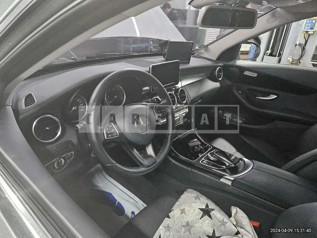 Photo 2 of 19: 2017 Mercedes-Benz C 200d — Korean insurance auction