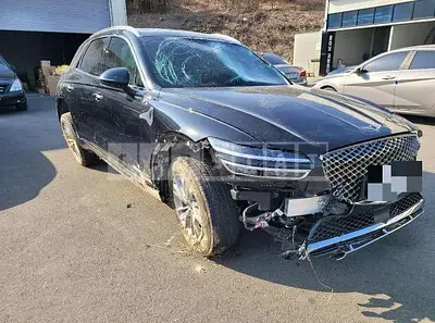 Photo 1 of 17: 2022 Genesis GV70 — Korean insurance auction