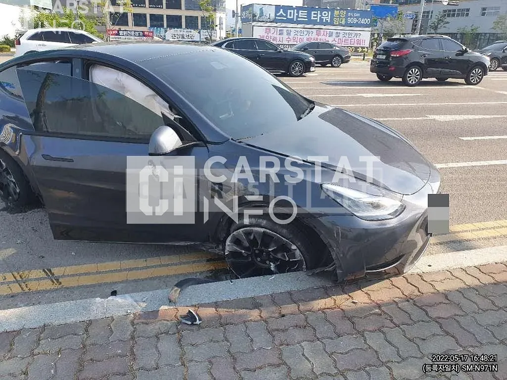 Photo 2 of 9: 2021 Tesla Model Y Long Range, VIN 5YJYGDEE6MF168291 — Korean insurance auction
