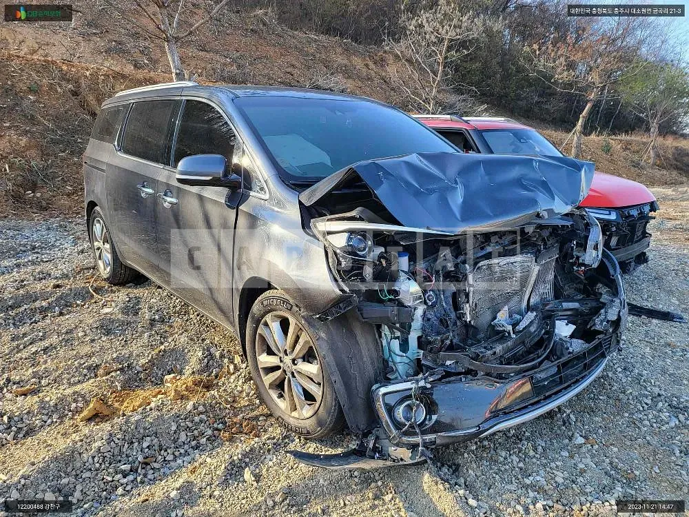 Photo 2 of 17: 2016 Kia Carnival Limousine, VIN KNAME81ABHS249444 — Korean insurance auction