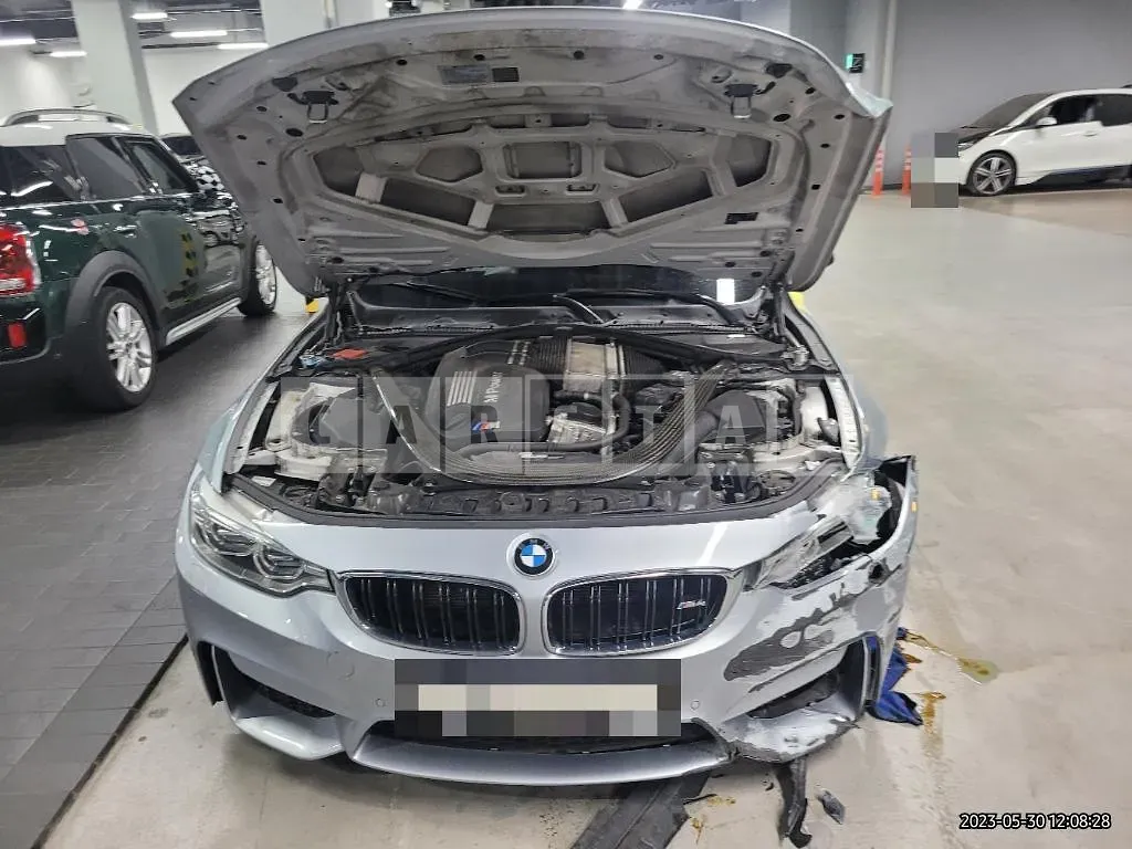Photo 2 of 21: 2017 BMW M4 Convertible, VIN WBS3U9107H5G42696 — Korean insurance auction