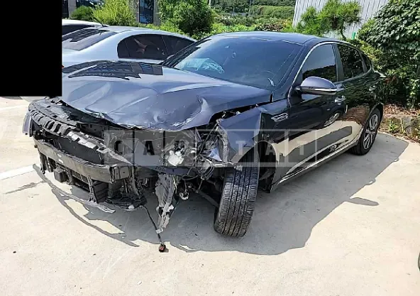 Photo 2 of 14: 2019 Kia K5, VIN KNAGT411BKA337757 — Korean insurance auction