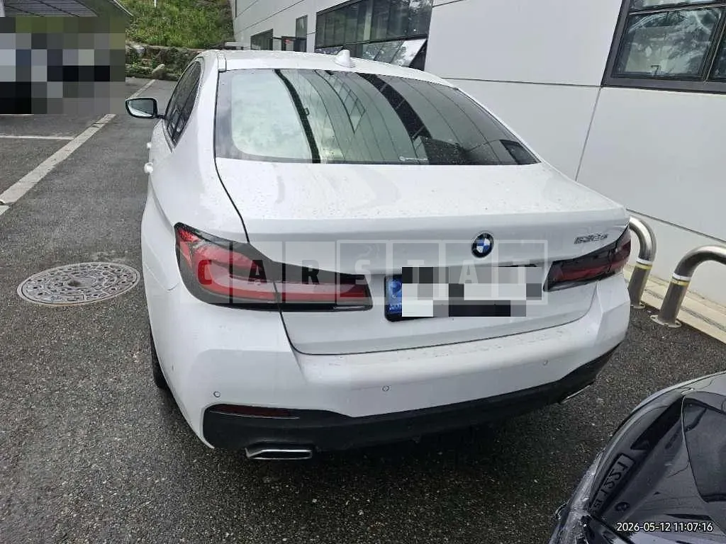 Photo 2 of 19: 2020 BMW 530e — Korean insurance auction