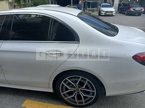 Photo 2 of 5: 2023 Mercedes-Benz E220d 4Matic — Korean insurance auction