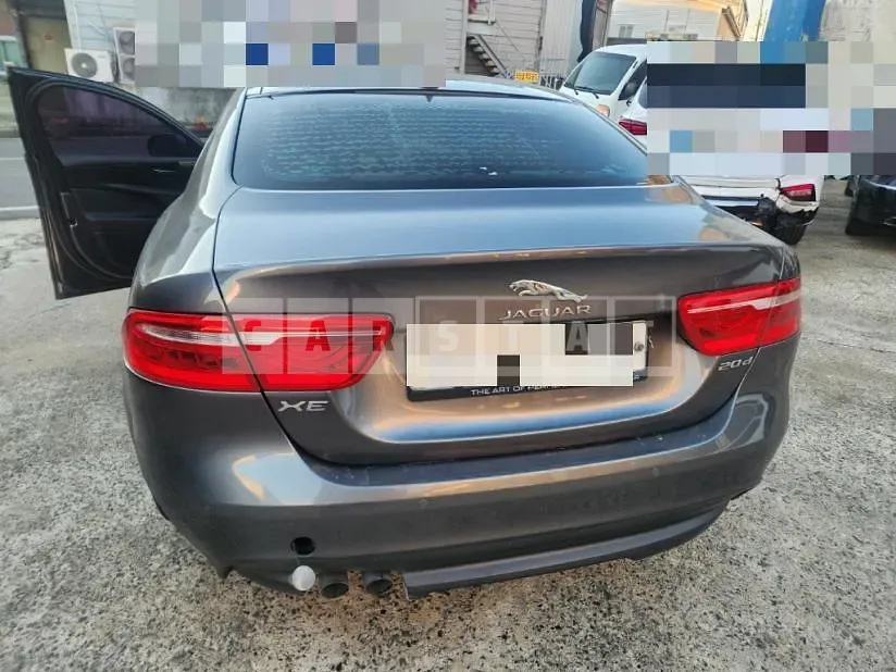 Photo 2 of 19: 2016 Jaguar XE 2.0d — Korean insurance auction