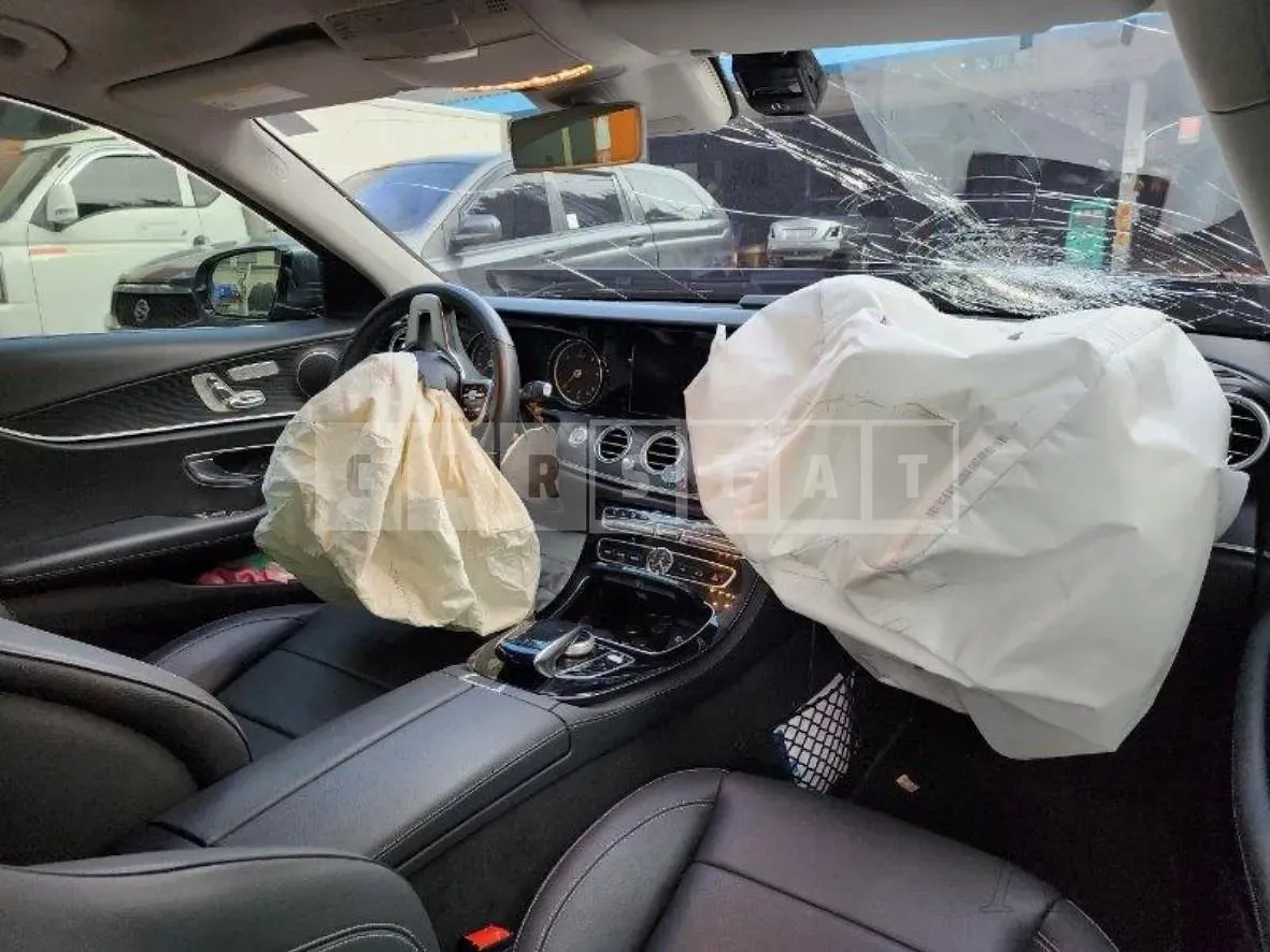 Photo 2 of 20: 2019 Mercedes-Benz E220 d, VIN WDDZF0EBXKA684929 — Korean insurance auction