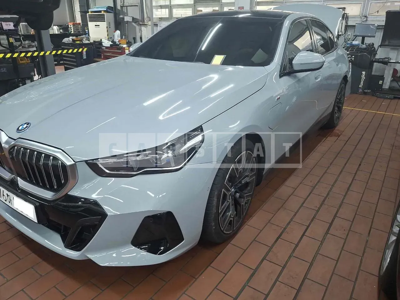 Photo 2 of 27: 2024 BMW 530e, VIN WBA71FJ02SCT31934 — Korean insurance auction
