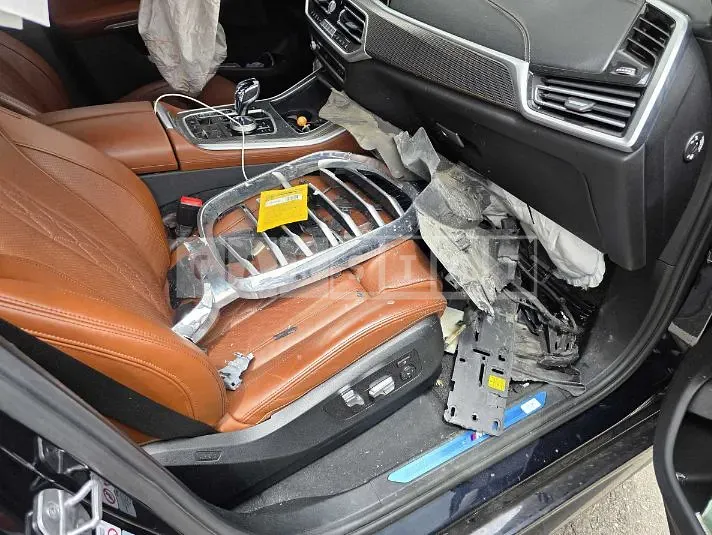 Photo 2 of 27: 2022 BMW X5 xDrive30d — Korean insurance auction