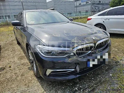 Photo 1 of 43: 2020 BMW 520d Luxury — Korean insurance auction