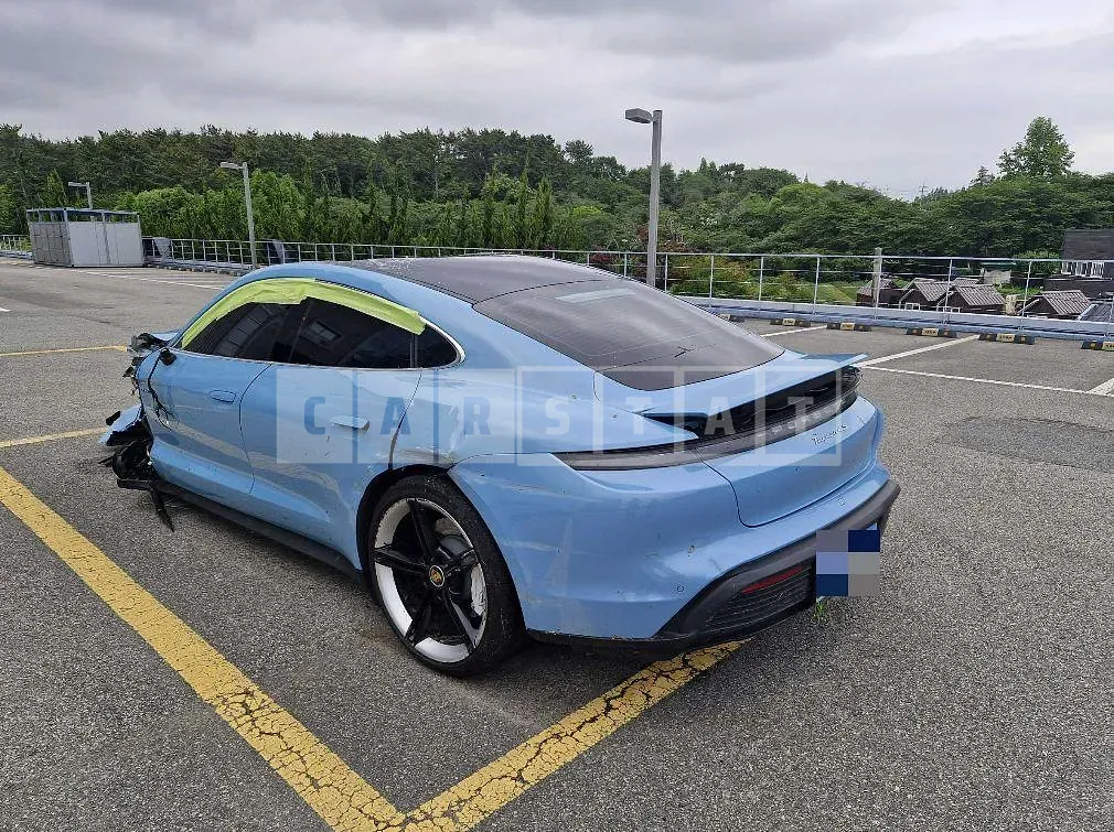 Photo 2 of 40: 2024 Porsche Taycan 4S (5-Seater) — Korean insurance auction