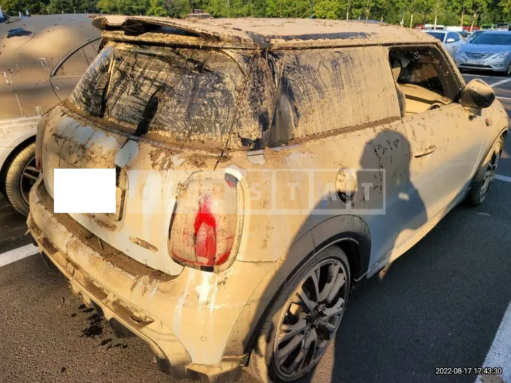 Photo 2 of 8: 2022 MINI John Cooper Works, VIN WMW81DH08N2R48960 — Korean insurance auction