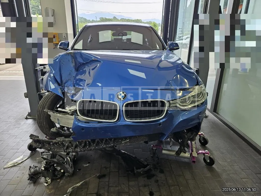 Photo 2 of 10: 2018 BMW 320d — Korean insurance auction