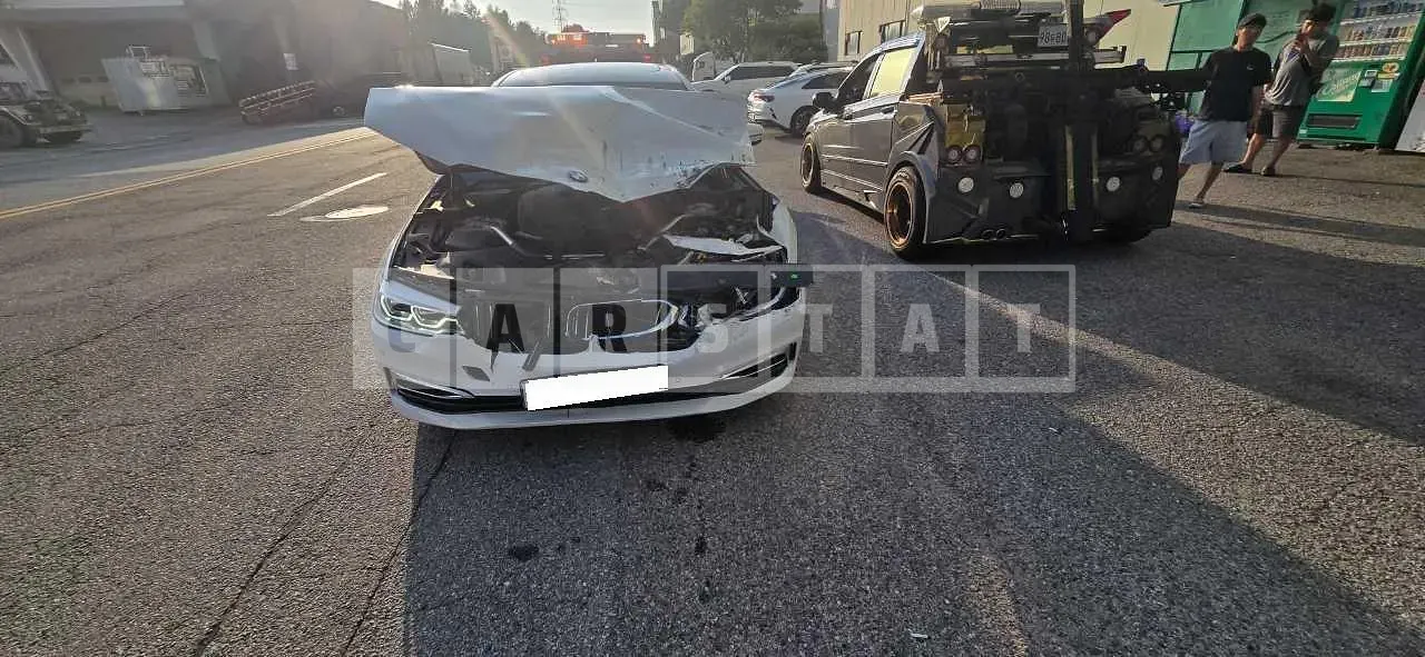 Photo 2 of 20: 2020 BMW 530i Luxury, VIN WBAJR5103LCE25477 — Korean insurance auction
