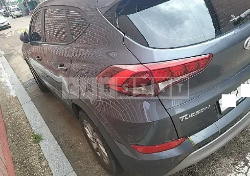 Photo 2 of 19: 2018 Hyundai Tucson, VIN KMHJ2815GJU562696 — Korean insurance auction