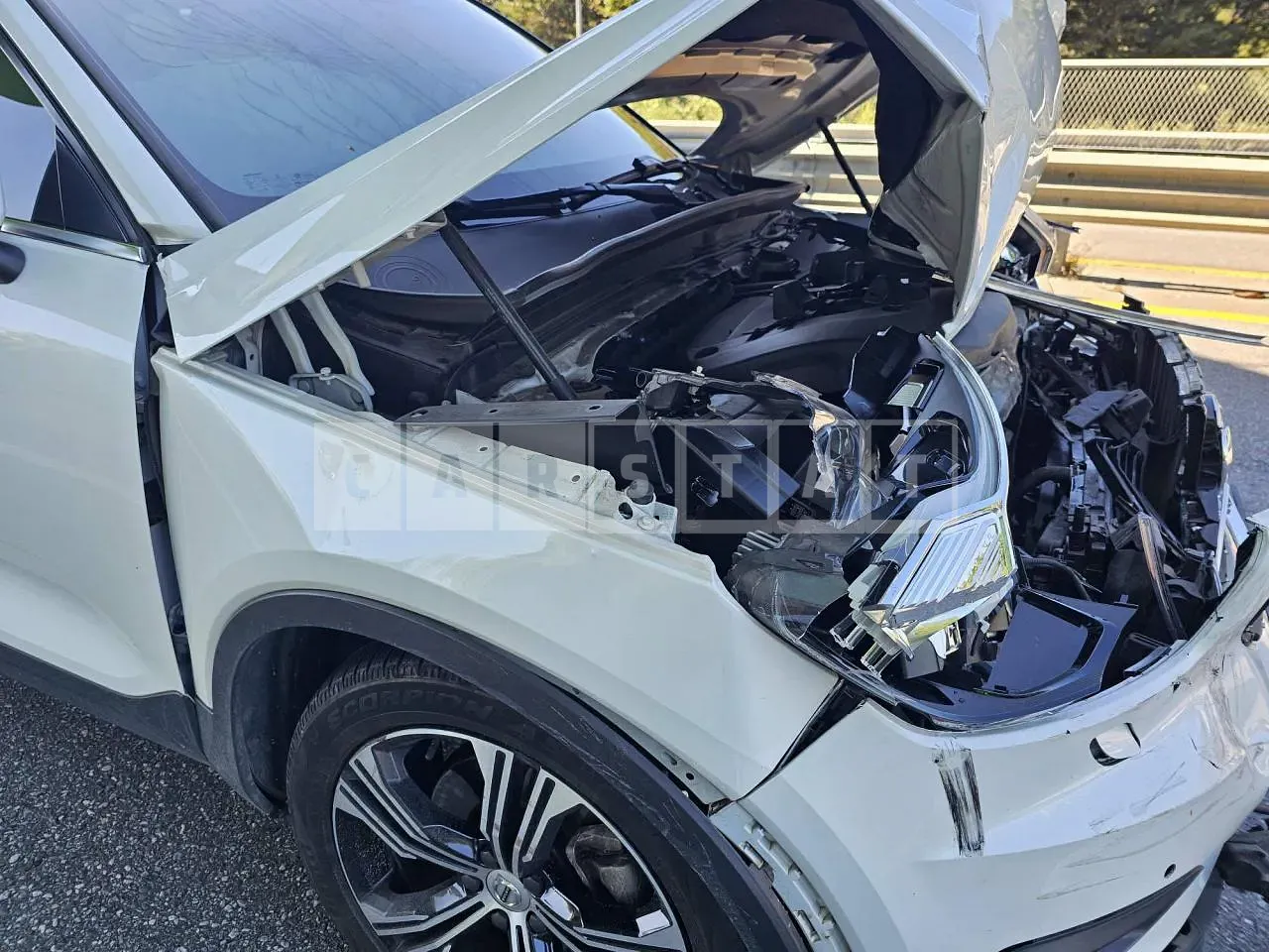 Photo 2 of 9: 2020 Volvo XC40 B4 AWD, VIN YV1XZK92CM2418027 — Korean insurance auction