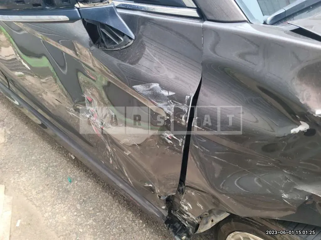 Photo 2 of 20: 2019 Toyota Camry, VIN JTNB11HK4K3096777 — Korean insurance auction