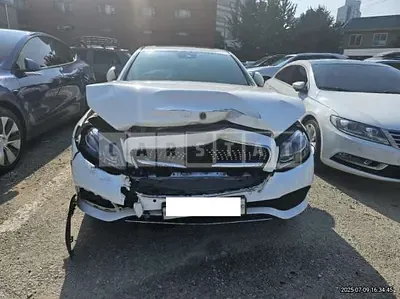 Photo 1 of 21: 2019 Mercedes-Benz E220 d — Korean insurance auction