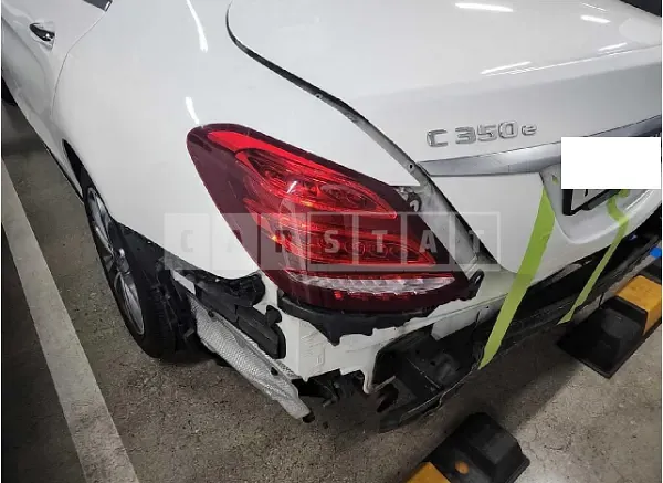 Photo 2 of 24: 2018 Mercedes-Benz C350e — Korean insurance auction