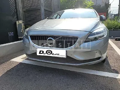 Photo 1 of 24: 2017 Volvo V40 D3, VIN YV1MV79K0H2383674 — Korean insurance auction
