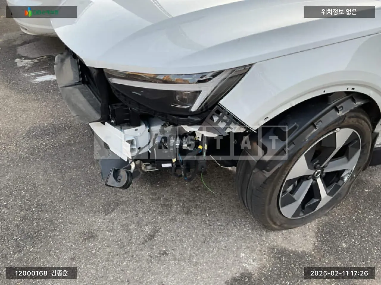 Photo 2 of 32: 2024 Volvo XC40B4 AWD, VIN YV1XZK925S2473141 — Korean insurance auction
