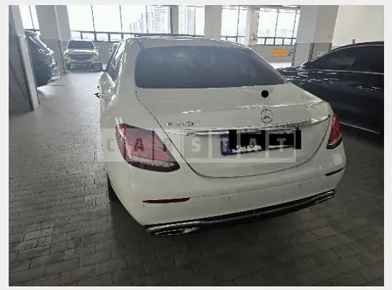 Photo 2 of 14: 2018 Mercedes-Benz E220 d — Korean insurance auction