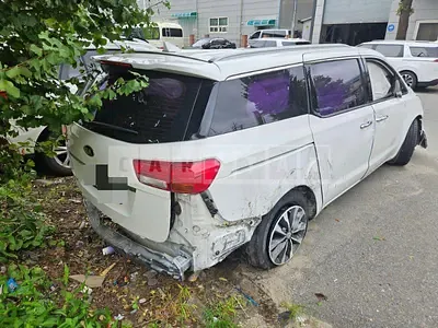 Photo 1 of 15: 2015 Kia Carnivals — Korean insurance auction