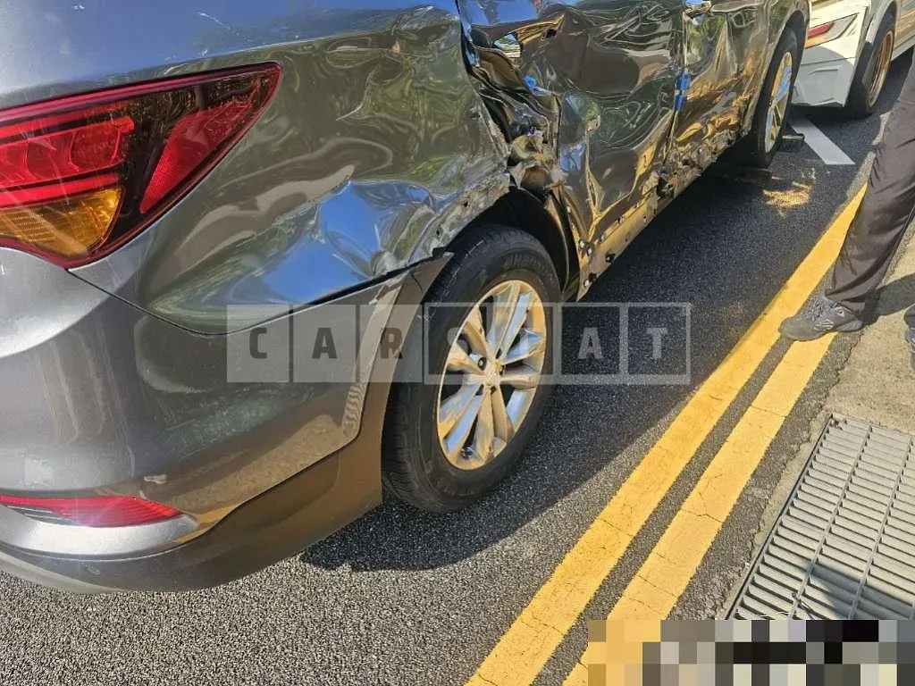 Photo 2 of 31: 2015 Hyundai Santa Fe DM — Korean insurance auction