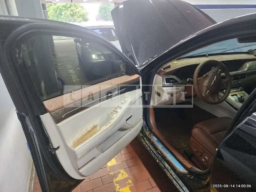 Photo 2 of 14: 2020 Genesis G90 3.8 — Korean insurance auction