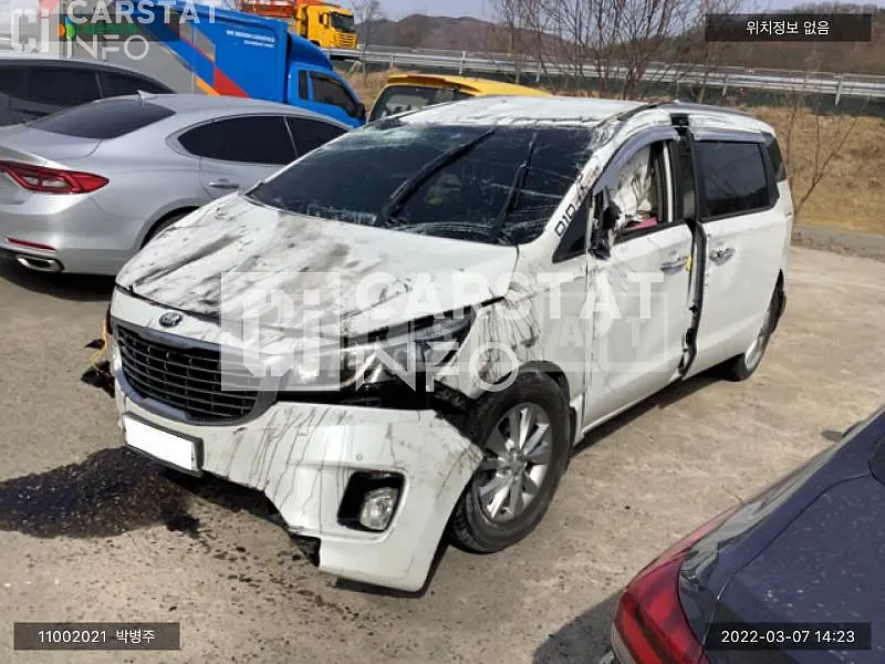 Photo 2 of 18: 2015 Kia Carnival, VIN KNHMF37ABGS124066 — Korean insurance auction