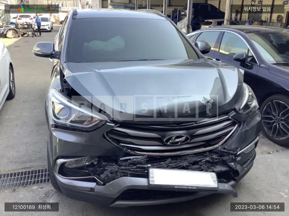 Photo 2 of 12: 2017 Hyundai Santa Fe, VIN KMHSW81UBJU792218 — Korean insurance auction