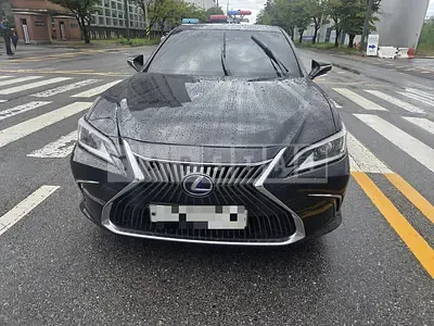 Photo 1 of 8: 2018 Lexus ES300h — Korean insurance auction