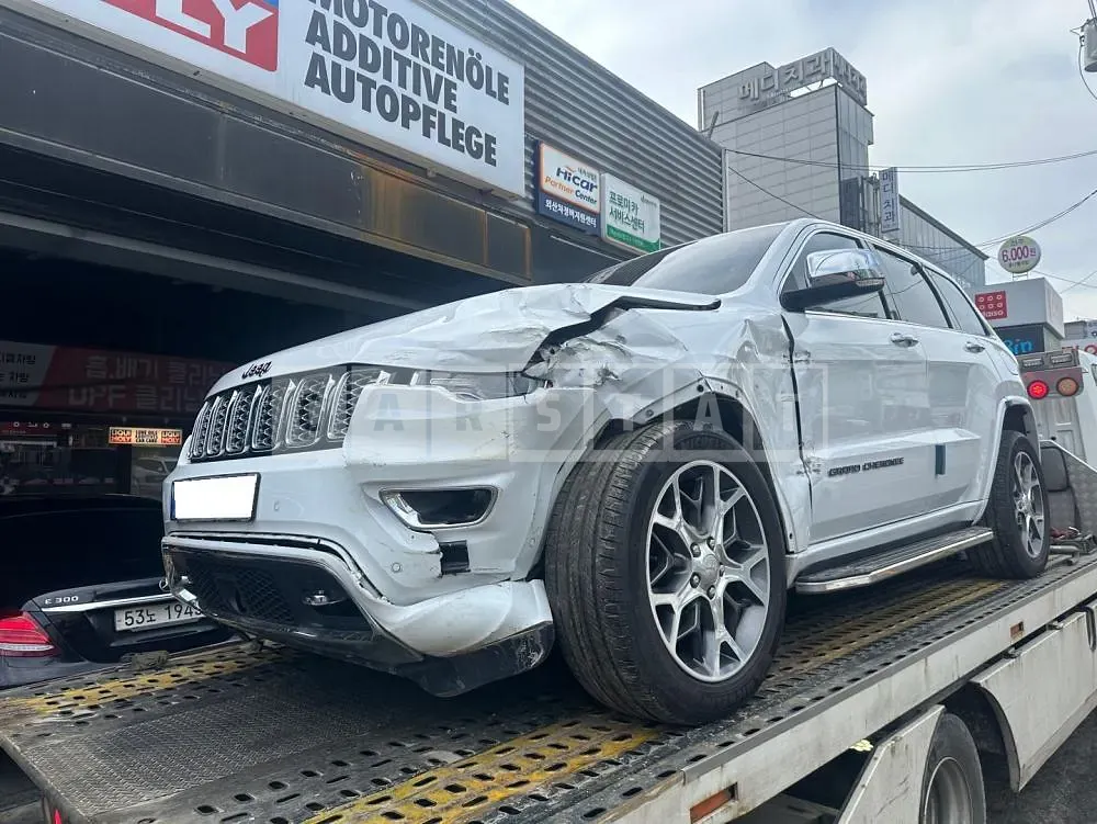 Photo 2 of 13: 2021 Jeep Grand Cherokee, VIN 1C4RJFCG0MC529324 — Korean insurance auction