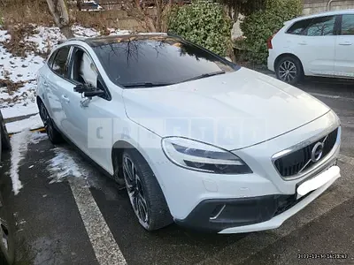 Photo 1 of 32: 2018 Volvo V40 CC, VIN YV1MZA8KDJ2140191 — Korean insurance auction