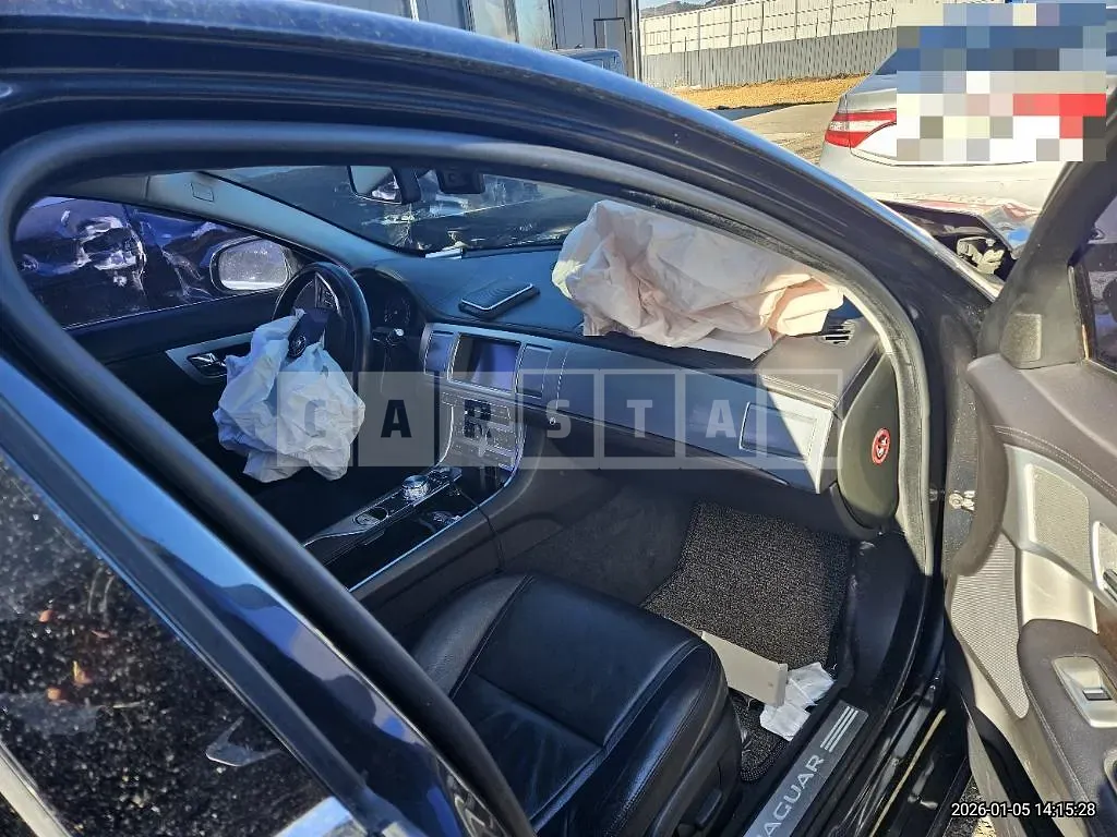 Photo 2 of 9: 2015 Jaguar XF 2.2d — Korean insurance auction