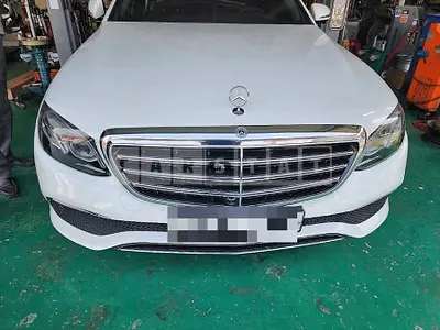Photo 1 of 15: 2017 Mercedes-Benz E300 4Matic, VIN WDDZF4KB2JA371447 — Korean insurance auction