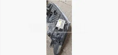 Photo 1 of 2: 2017 Hyundai (parts) Santa Fe 2.0 (2WD) Headlamp — Korean insurance auction