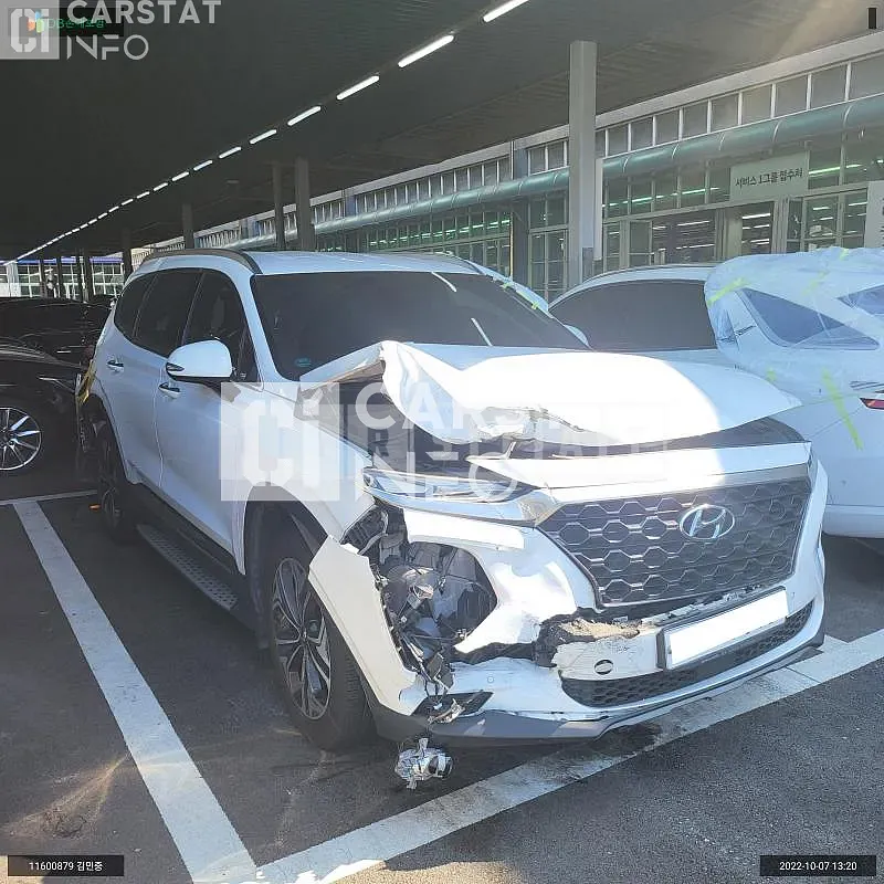 Photo 2 of 8: 2019 Hyundai Santa Fe, VIN KMHS381BBKU140358 — Korean insurance auction