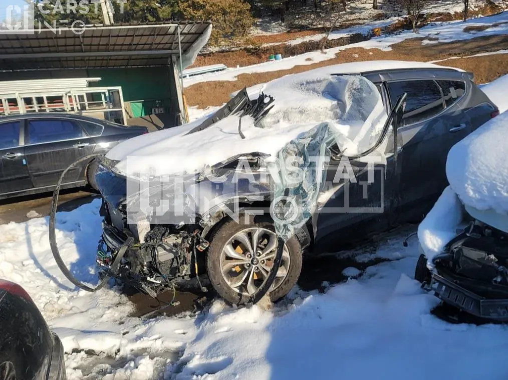 Photo 2 of 5: 2015 Hyundai Santa Fe, VIN KMHSW81UBFU515299 — Korean insurance auction