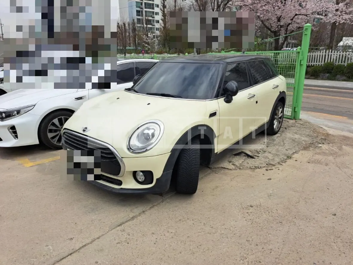 Photo 2 of 13: 2017 MINI Cooper Clubman, VIN WMWLN5108J2G11037 — Korean insurance auction