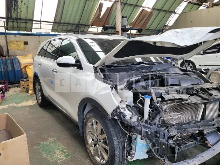 Photo 2 of 19: 2017 Kia Sorento, VIN KNAPK81ABHA292428 — Korean insurance auction